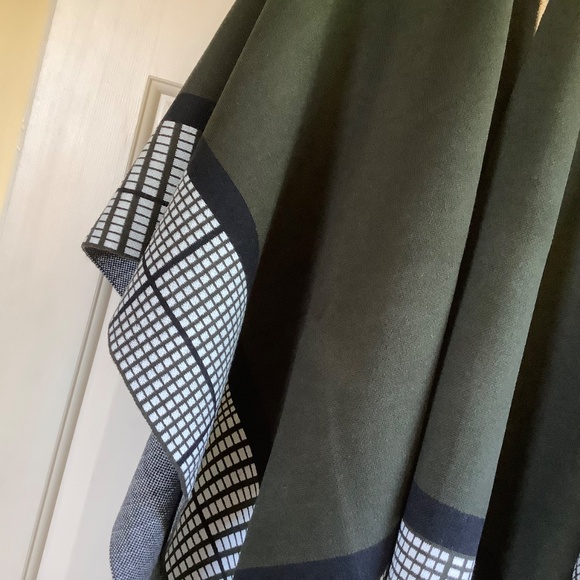 Patricia Nash Classic Crisscross Cape Dark Olive SZ M/L - Picture 7 of 16